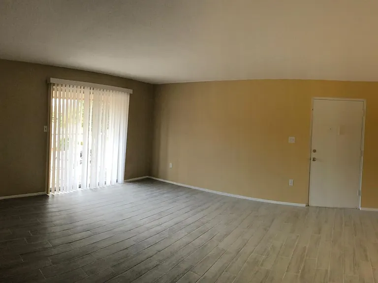 1830 Maravilla Ave #416 — Photo 9