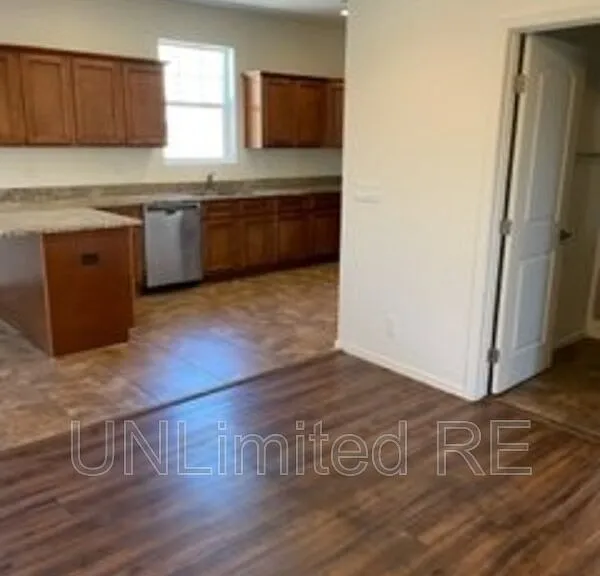 2443 W Pikes Peak Dr — Photo 4
