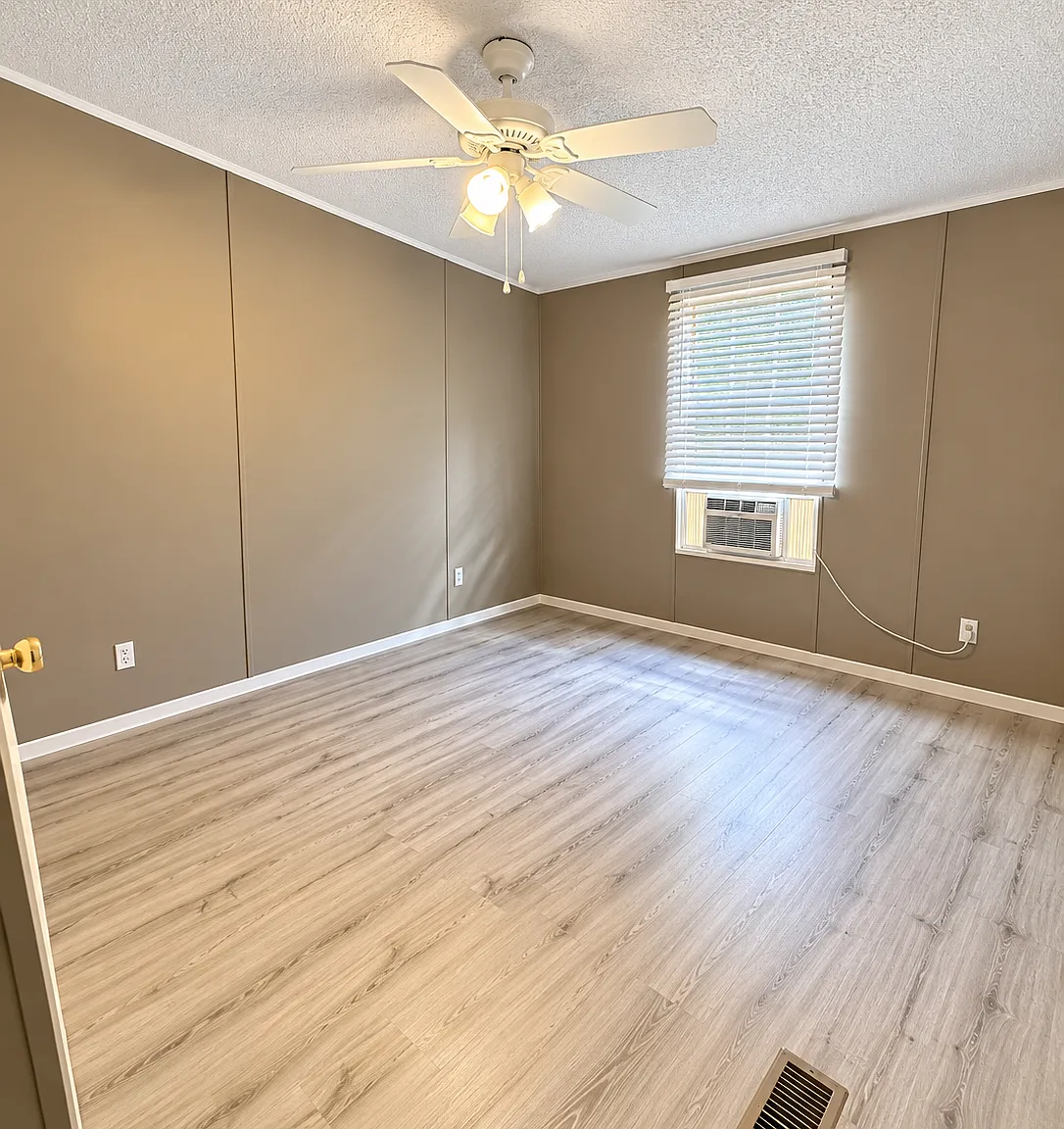 3 bedroom, 2 bath rental on 2 acres — Photo 4