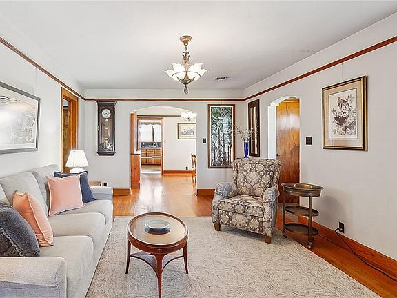 4th image of 203 Saint Charles Pl