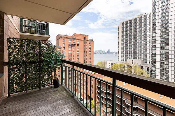 Sold by Compass | media 3