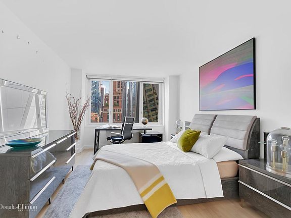 3rd image of 322 W 57th St APT 27H