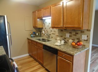 3255 Hill Ridge Dr, Eagan, MN 55121