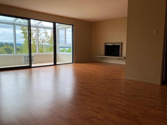 3rd image of 5101 NE 55th St APT 303