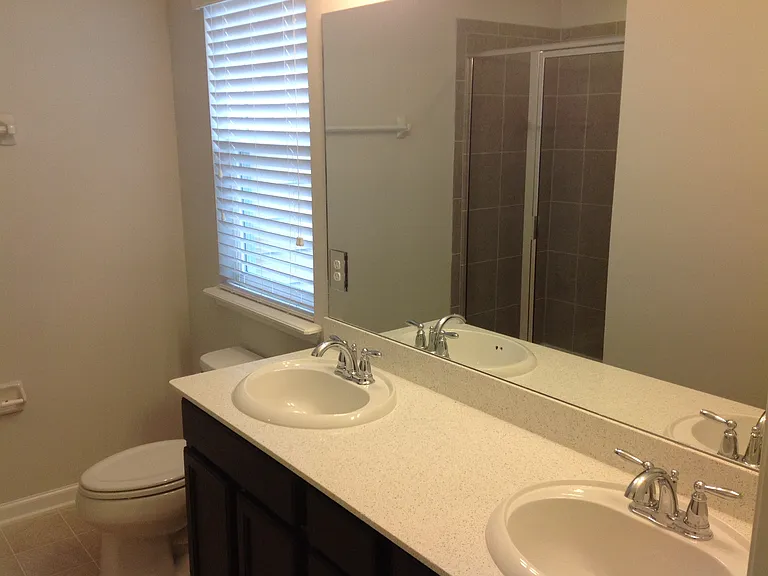 498 Richmond Dr — Photo 3