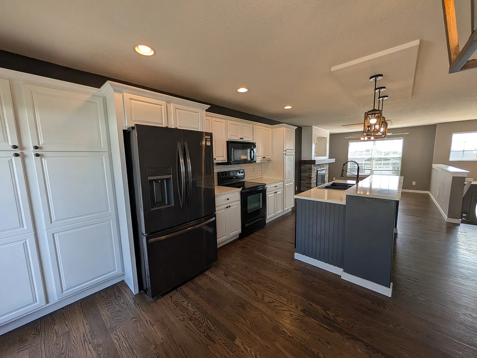 3 bed, 1608 sqft, $2,500 — Photo 2