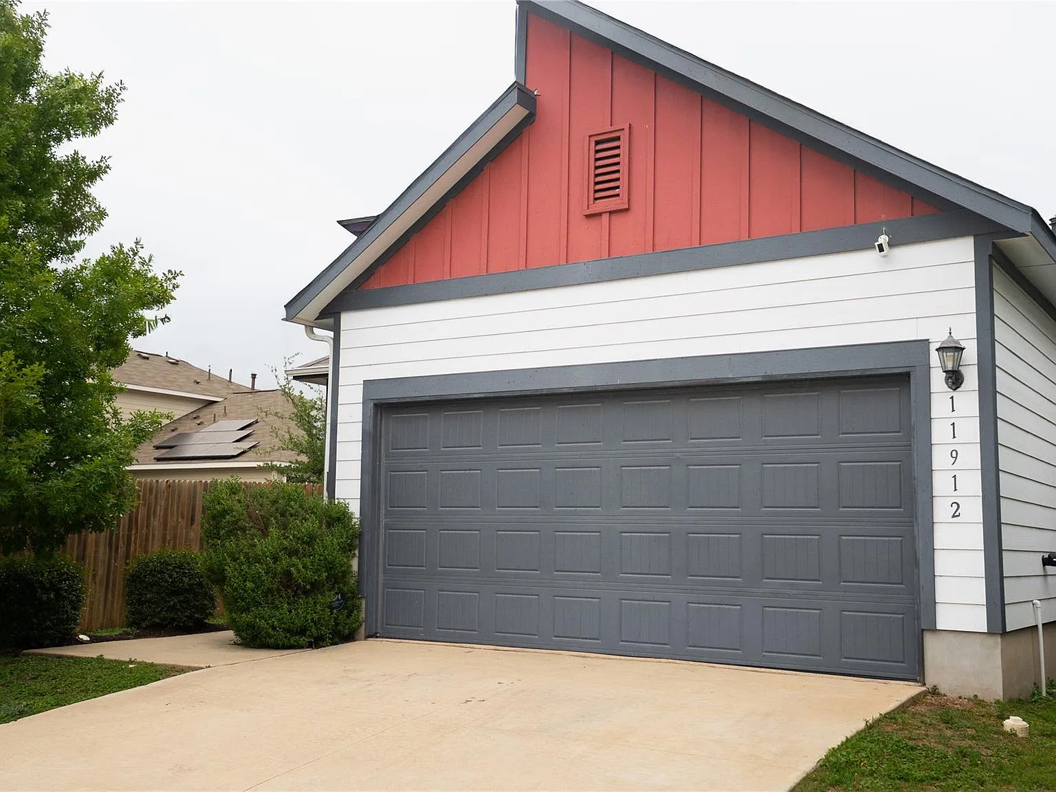 3 bed, 2.0 bath, 1495 sqft, $3,200 — Photo 2
