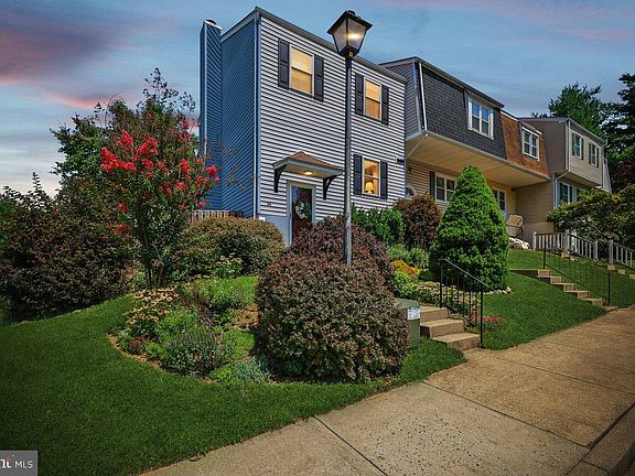 2nd image of 74 Oxford Ct