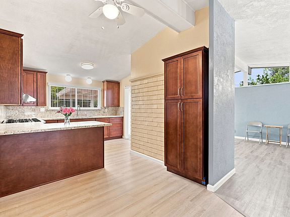 5th image of 2617 Naples St