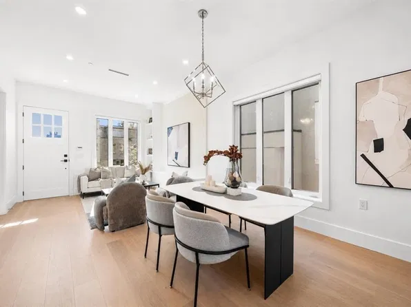 531 W 61st Ave, Vancouver, BC V6P 2B4