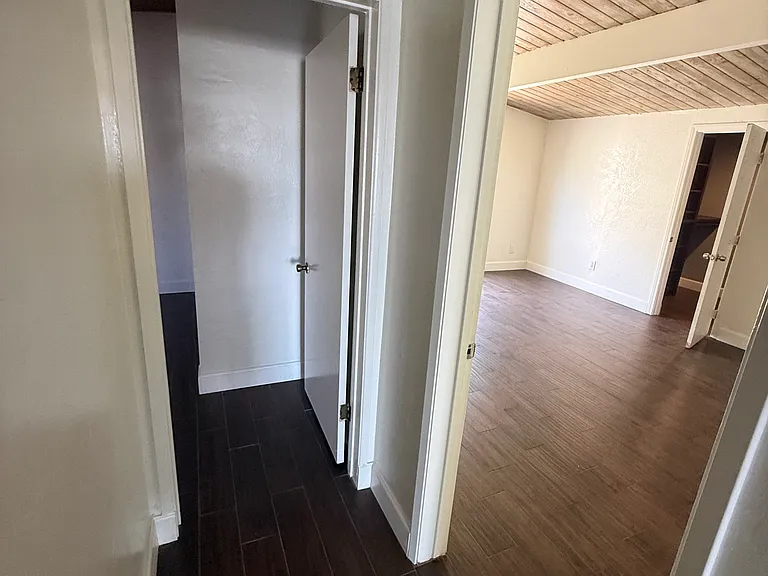 9712 Saint George St — Photo 36
