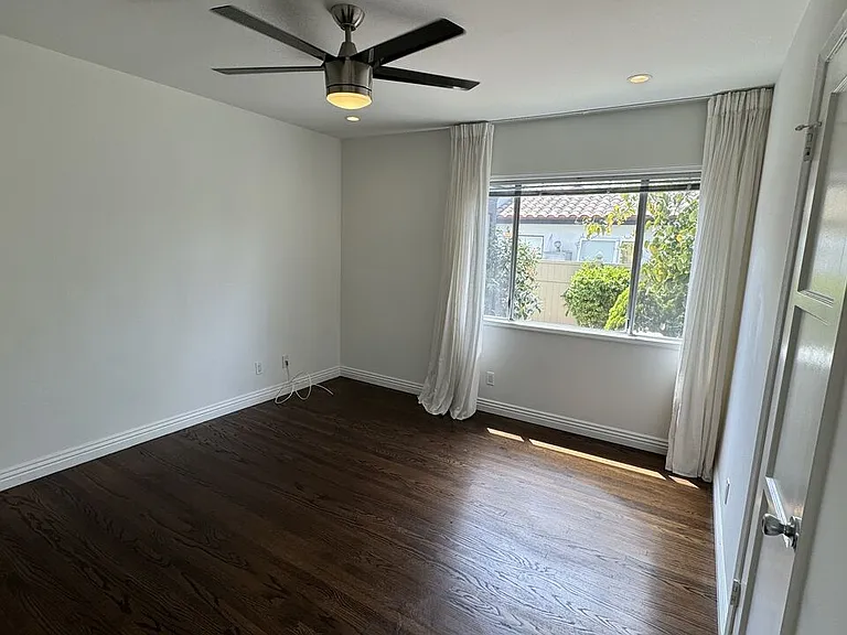 650 Park Ave — Photo 12