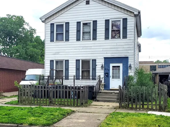 332 S 4th St, Pekin, IL 61554