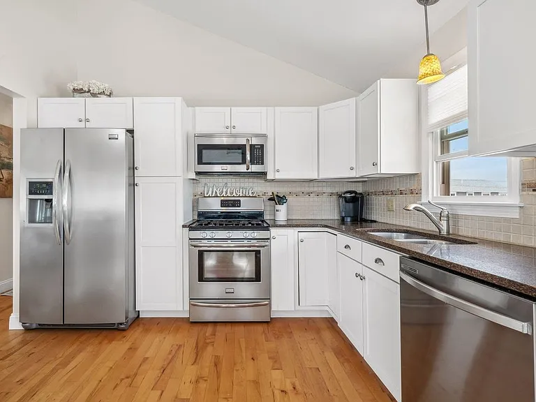 131 Franklin St — Photo 8