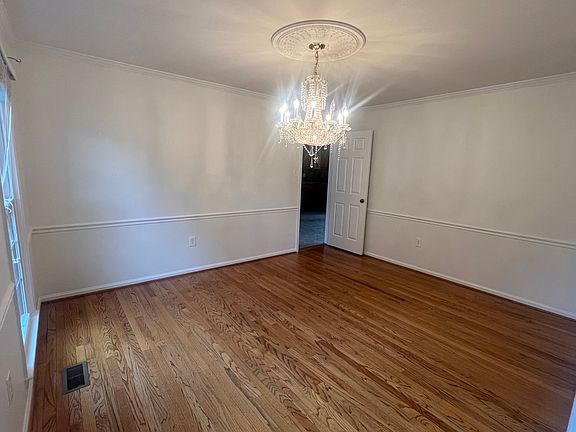 4th image of 8460 Holly Leaf Dr