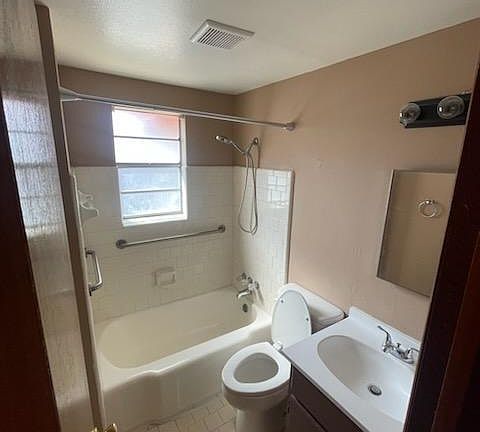 3rd image of 1021 Griffin St