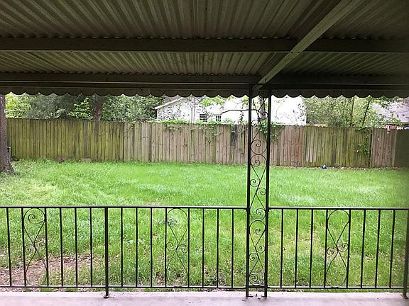 5th image of 1601 Shady Oaks Dr