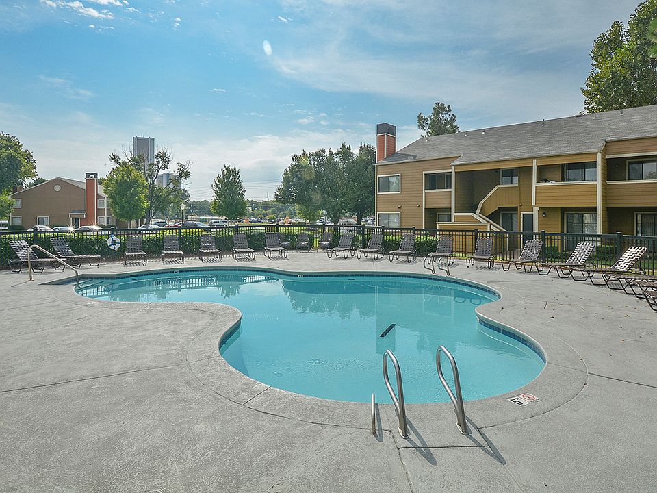 Outdoor Pool and Sundeck