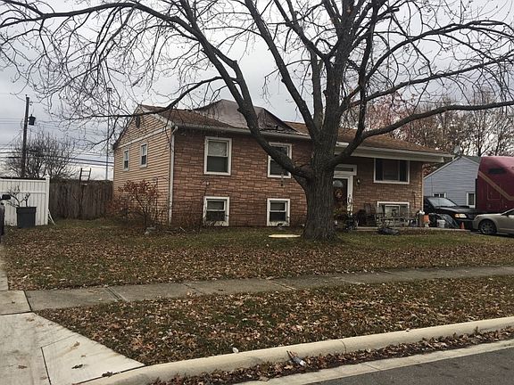 3rd image of 375 Amesbury Dr