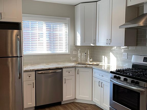 3rd image of 2027 W Berteau Ave #2