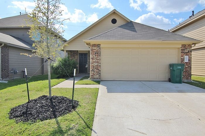 2nd image of 5839 Long Arbor Ln