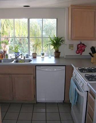 Bright kitchen, with gas stove, new dishwasher, great appliances