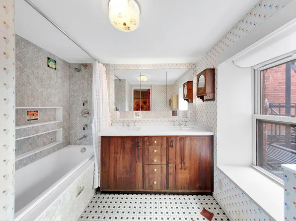 34 Gramercy Park East image 14 of 19