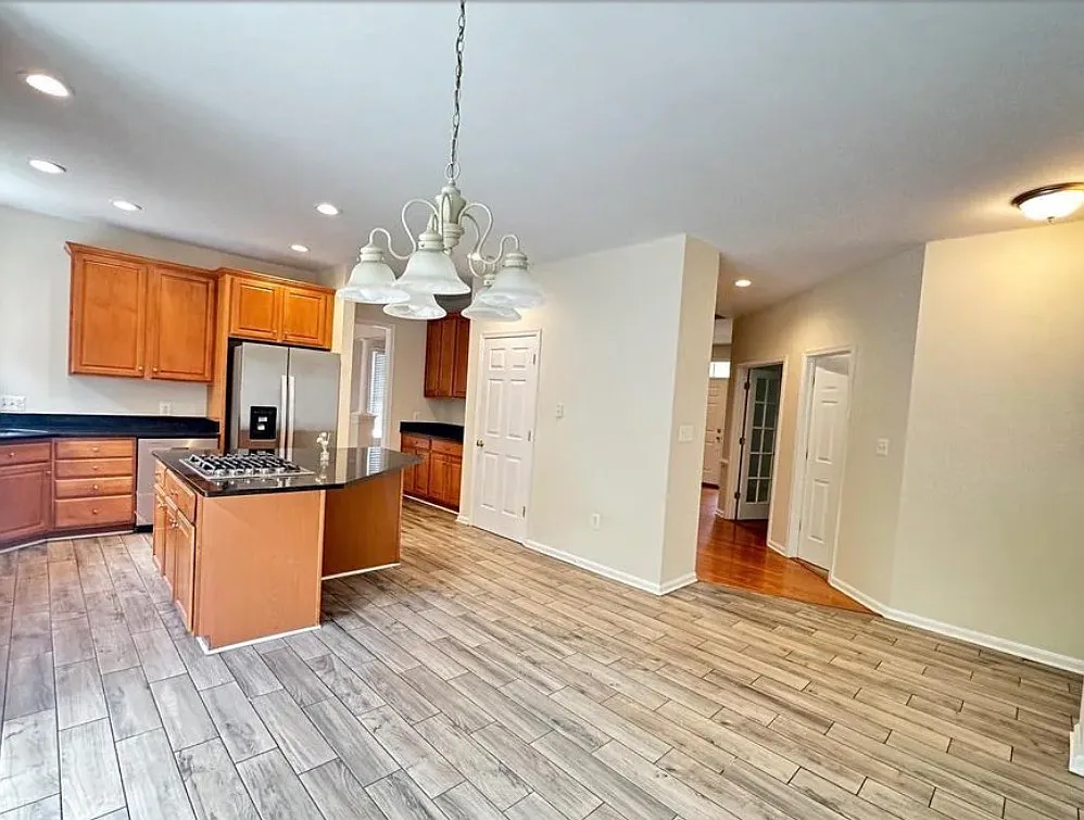6 bed, 4.5 bath, 3788 sqft, $6,500 — Photo 4