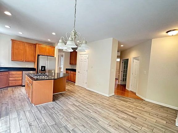 4th image of 2905 Dumas St