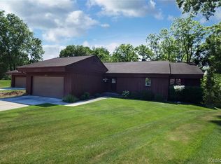 609 Applegate Ln, Grand Blanc, MI 48439