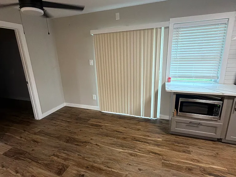 5621 Graymont Ln — Photo 3