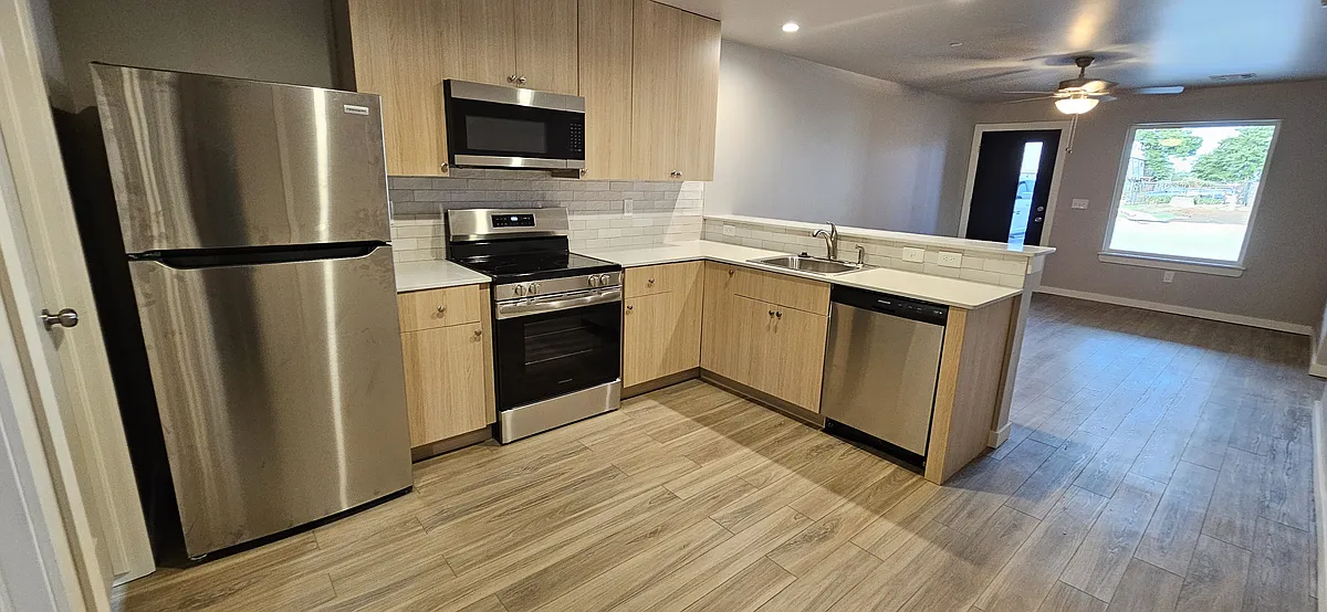 Building Photo - 2361 N Thompkins Ave #503