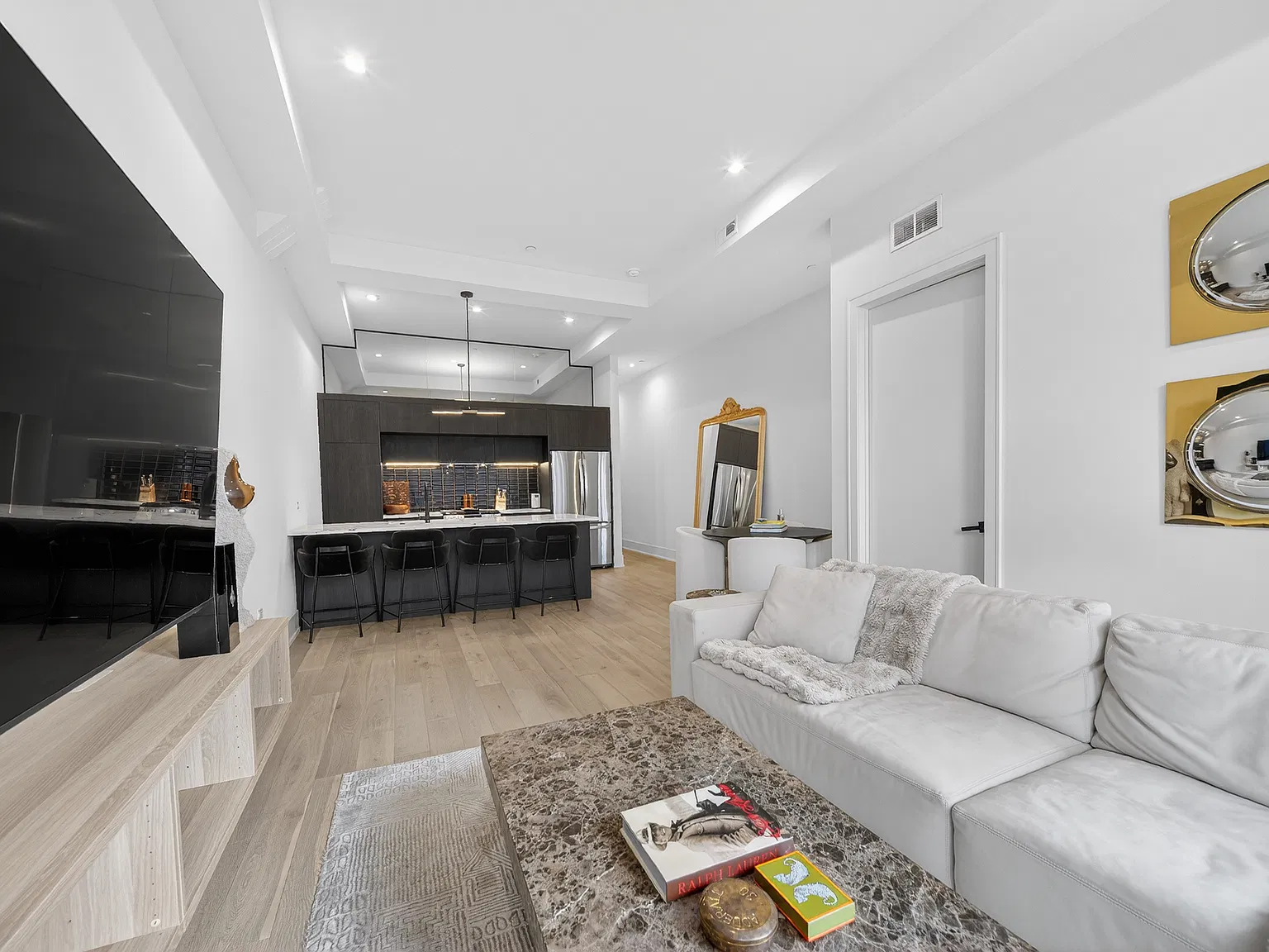 2 bed, 1100 sqft, $4,495 — Photo 3