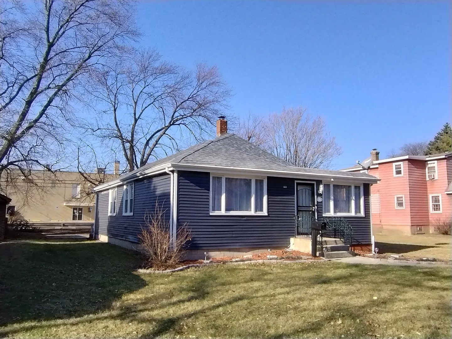 920 Hirsch Blvd photo 1