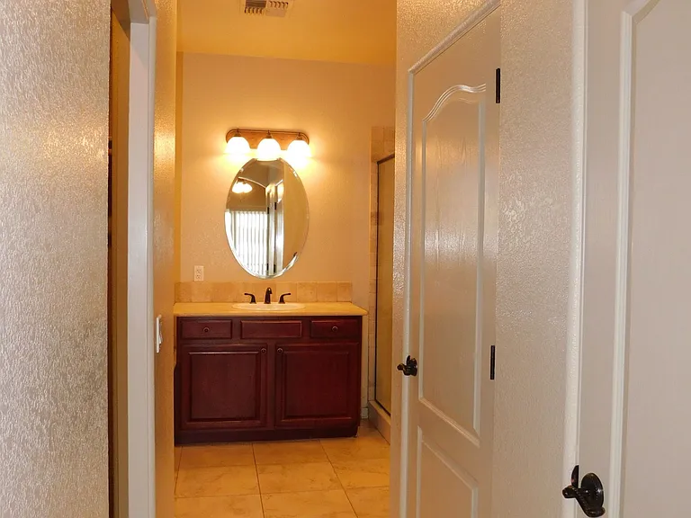 812 Landon Dr #B202 — Photo 4