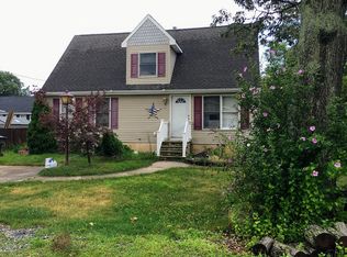 9 Pollys Park Dr, Toms River, NJ 08753