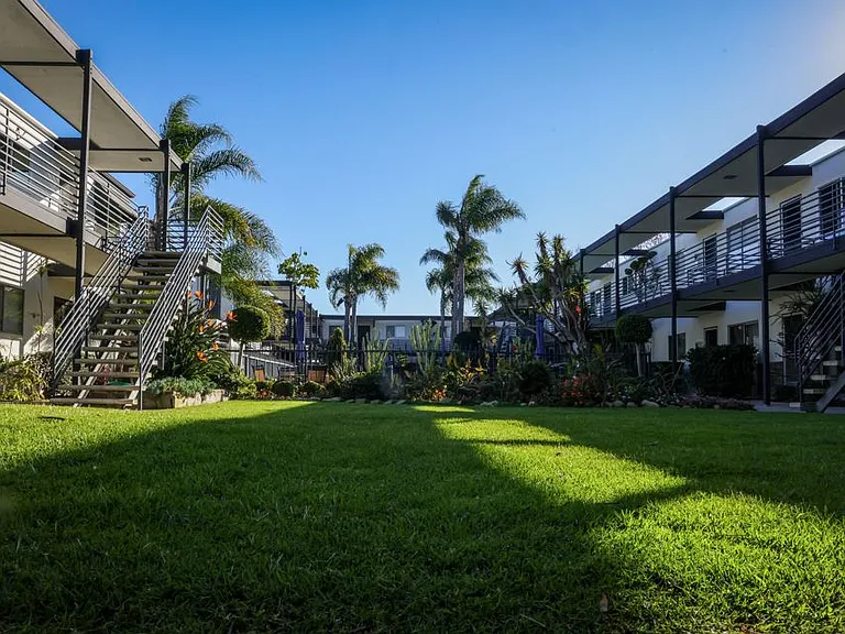 Oceanaire Villa Apartments — Photo 13