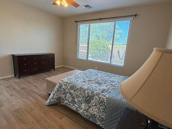 4th image of 136 W LATIGO Circle