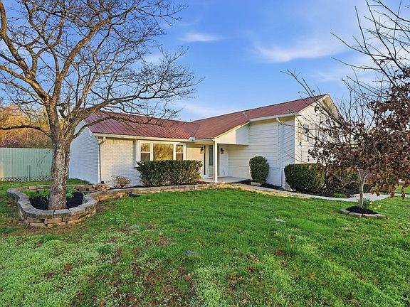 2nd image of 2085 Seven Oaks Dr