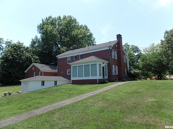 5th image of 400 Country Club Ln