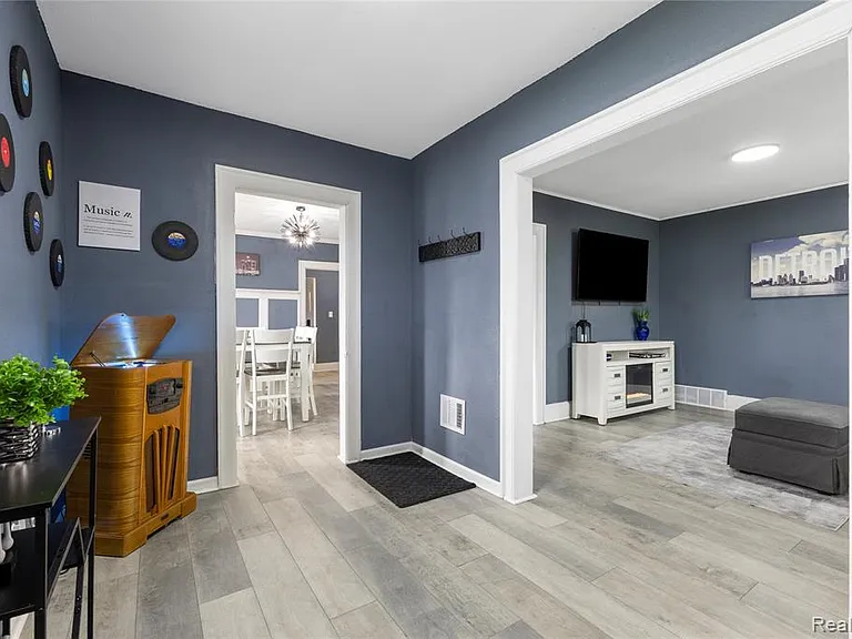 512 Westminster St — Photo 31