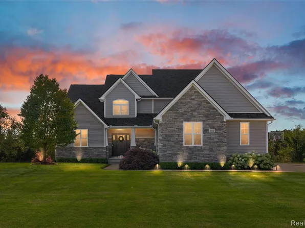 305 Baintree Blvd, Brighton, MI 48114