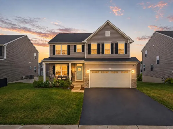 817 Hendon Ln N, Catasauqua, PA 18032