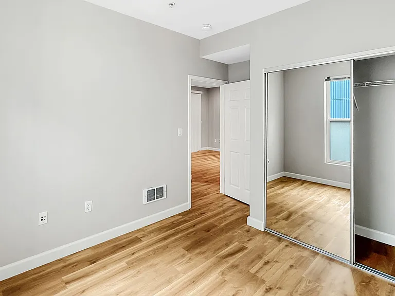 1121 40th St #5206 — Photo 12