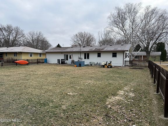 4th image of 1108 Vista Dr