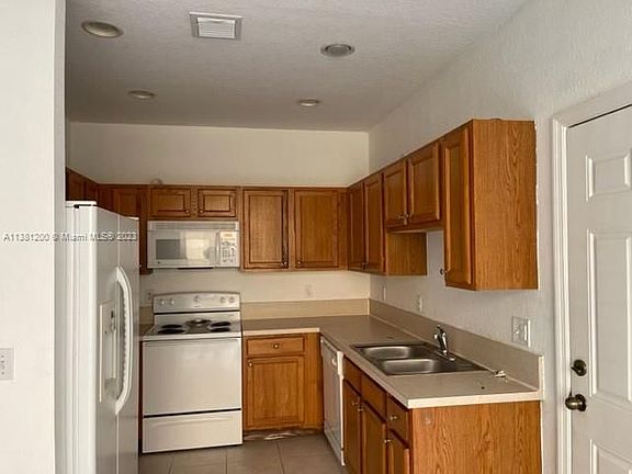 4th image of 2155 SE Casselberry Dr