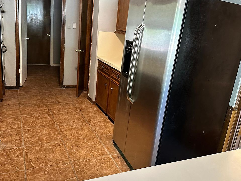 1st image of 907 Bolton Dr