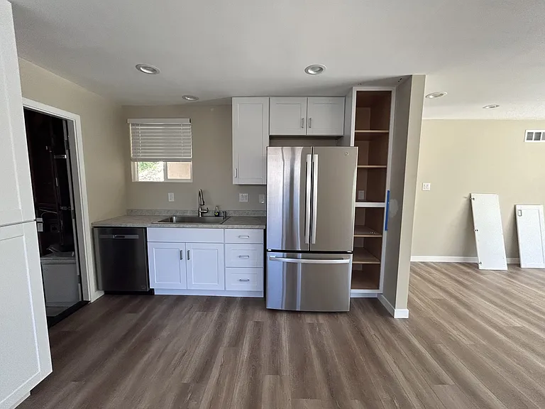 1557 Southwood Dr — Photo 7