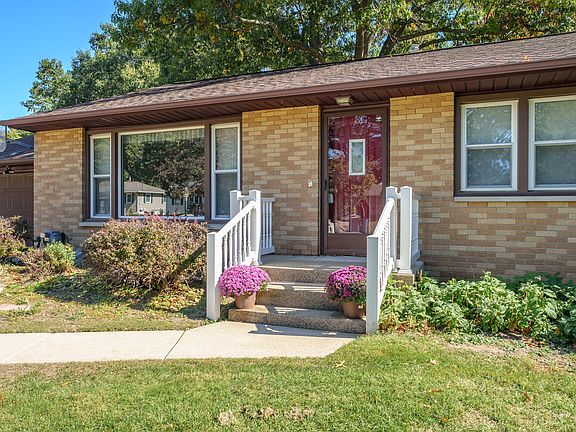 3rd image of 7223 Leawood St