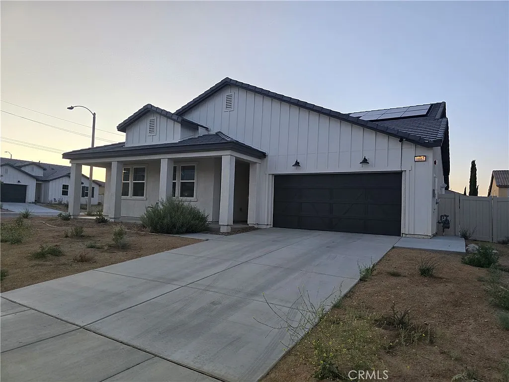4 bed, 2406 sqft, $3,990 — Photo 3